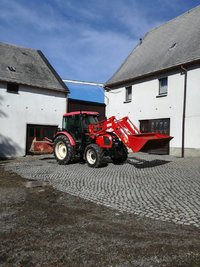 Zetor 8441 mit Frontlader und Schneeräumbrett.jpg