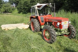 6_Zetor mit Mähwerk.jpg 6_Zetor mit Mähwerk.jpg