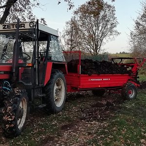 Zetor 5245 und Pöttinger Miststreuer