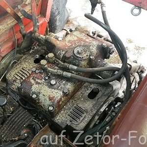 Zetor Getriebe_resized.jpg