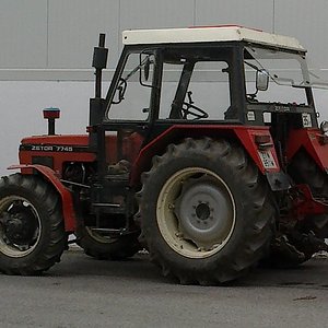 Zetor 7745.jpg