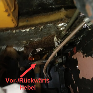 Vor_Rückwärts Hebel beim Getriebe.jpg